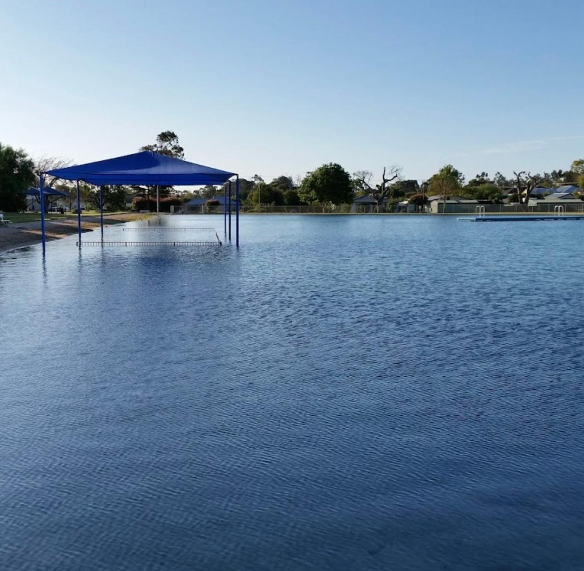 Millicent Lakeside Caravan Park Hotell Exteriör bild