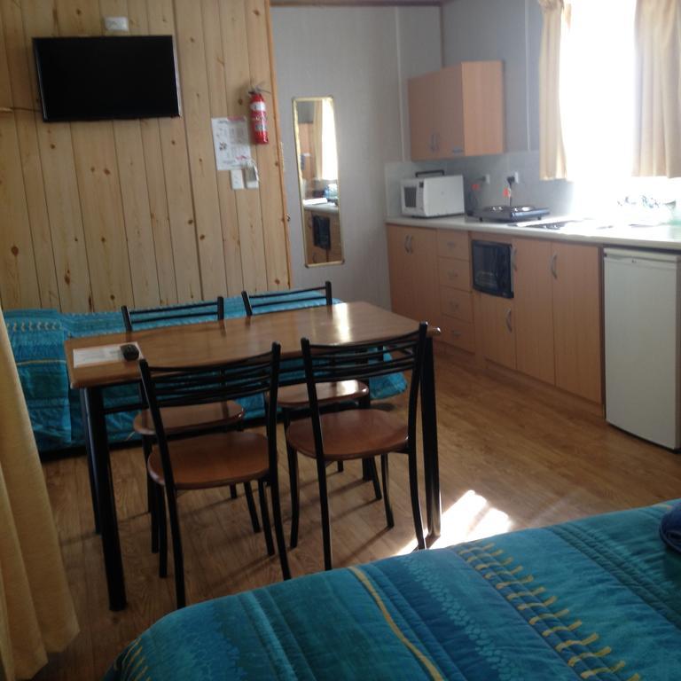 Millicent Lakeside Caravan Park Hotell Exteriör bild