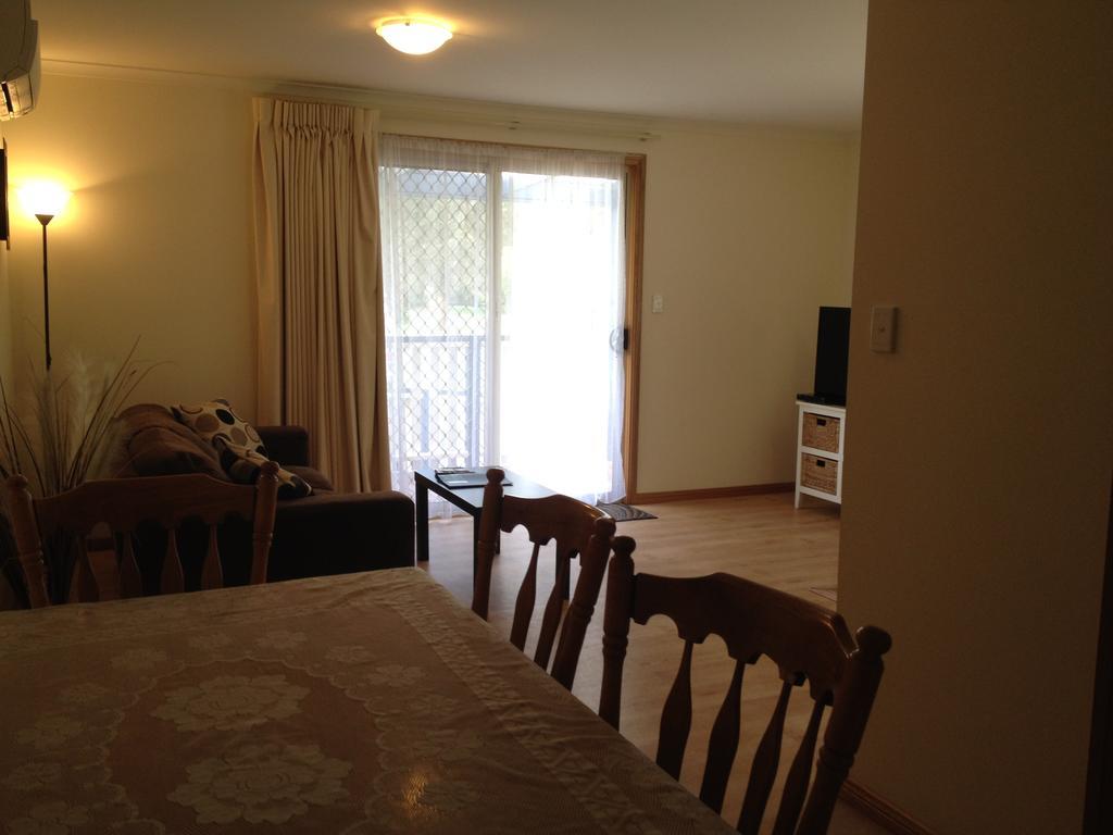 Millicent Lakeside Caravan Park Hotell Exteriör bild