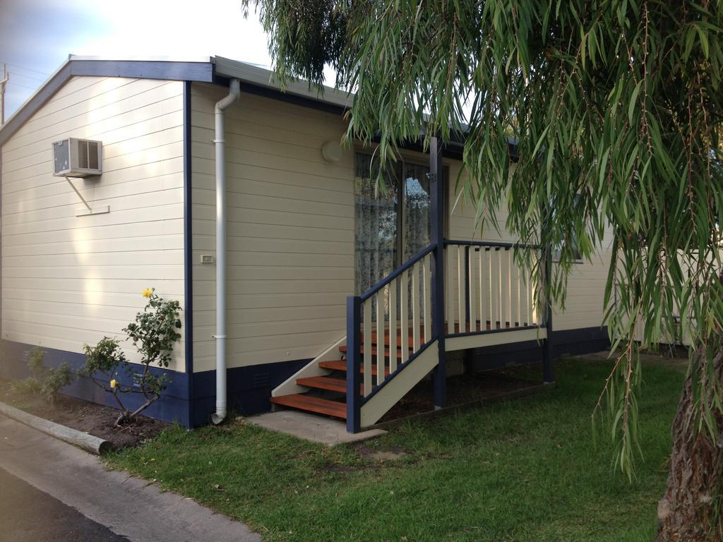 Millicent Lakeside Caravan Park Hotell Exteriör bild
