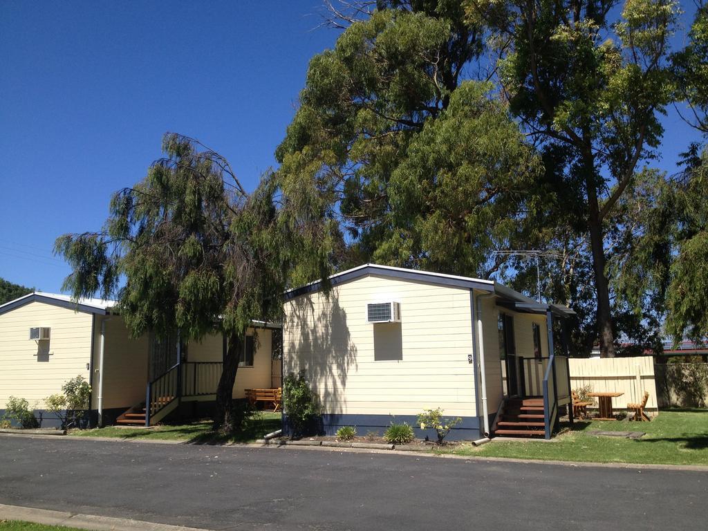 Millicent Lakeside Caravan Park Hotell Exteriör bild